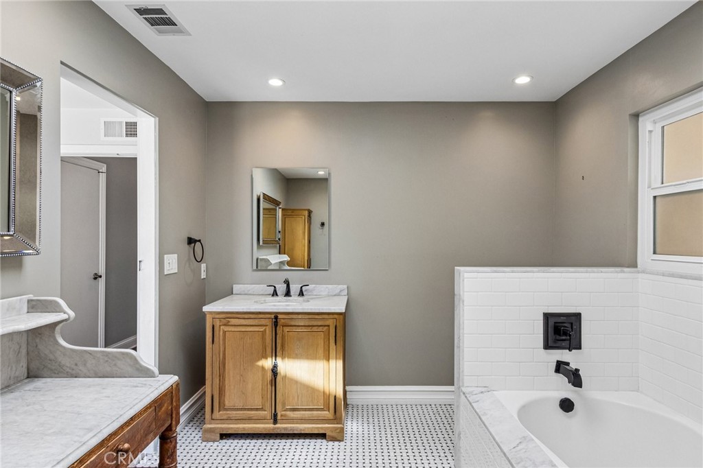 42 Kanan Road Oak Park, CA 91377 - Photo 36 of 69 Gallery Image 36