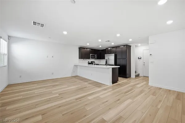$1,950 | 10720 Norfolk View Court, Las Vegas, NV 89166