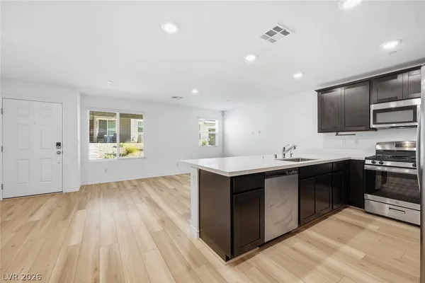 $1,950 | 10720 Norfolk View Court, Las Vegas, NV 89166