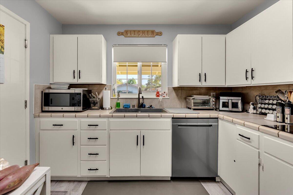 2034 Westwood Avenue Redding, CA 96001 - Photo 17 of 55 17-2034 Westwood Ave - I-7