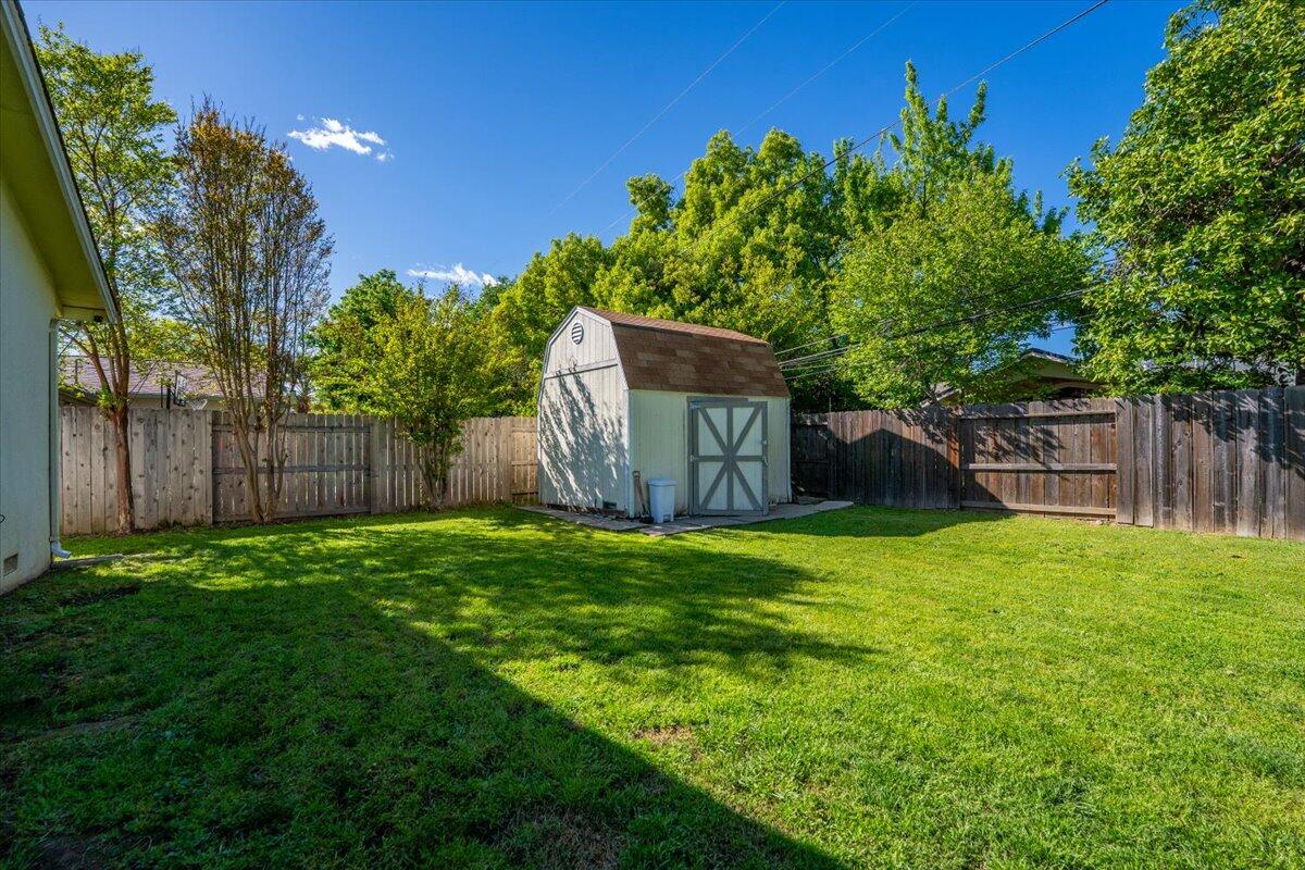 2034 Westwood Avenue Redding, CA 96001 - Photo 35 of 55 35-2034 Westwood Ave - E-12