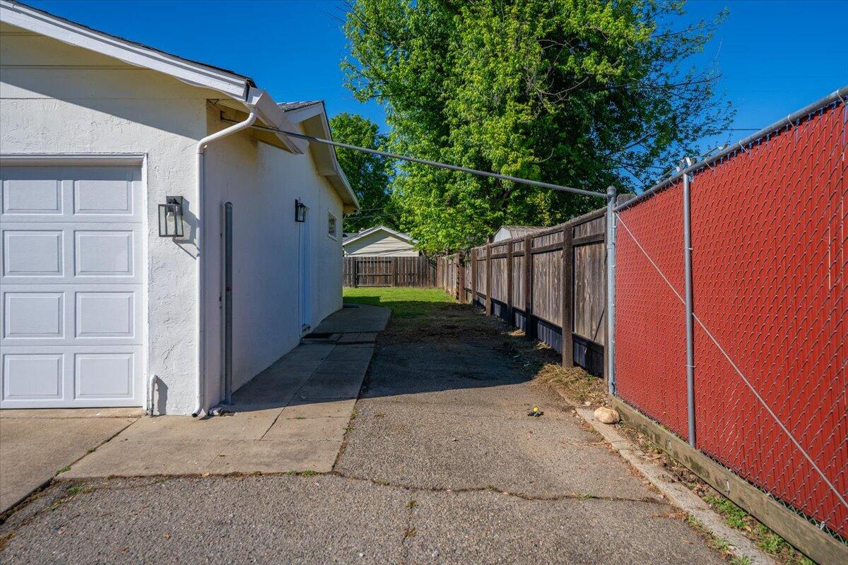 2034 Westwood Avenue Redding, CA 96001 - Photo 42 of 55 51-2034 Westwood Ave - E-22