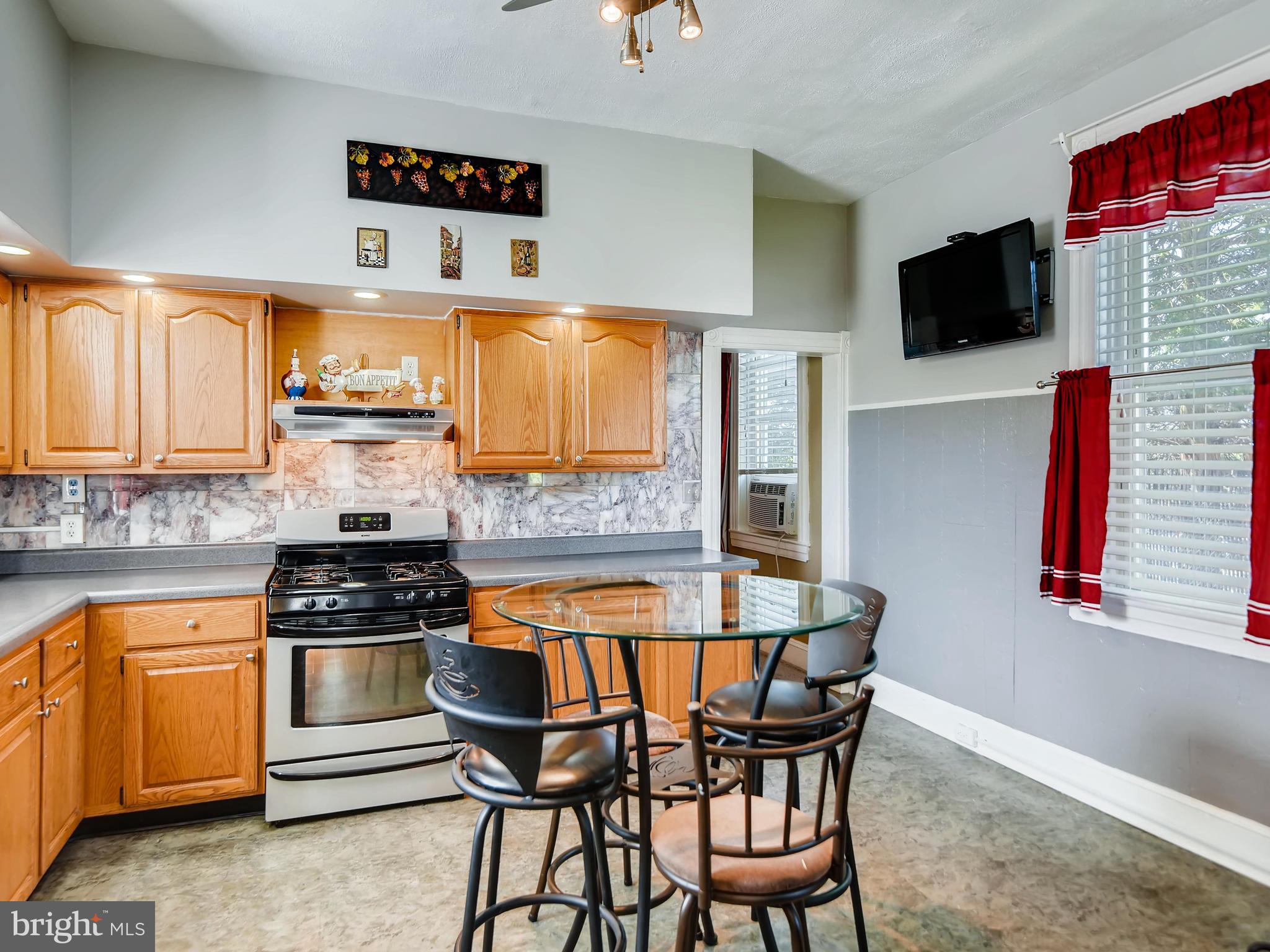 7524 Marks Avenue Nottingham, MD 21236 - Photo 13 of 27 KITCHEN