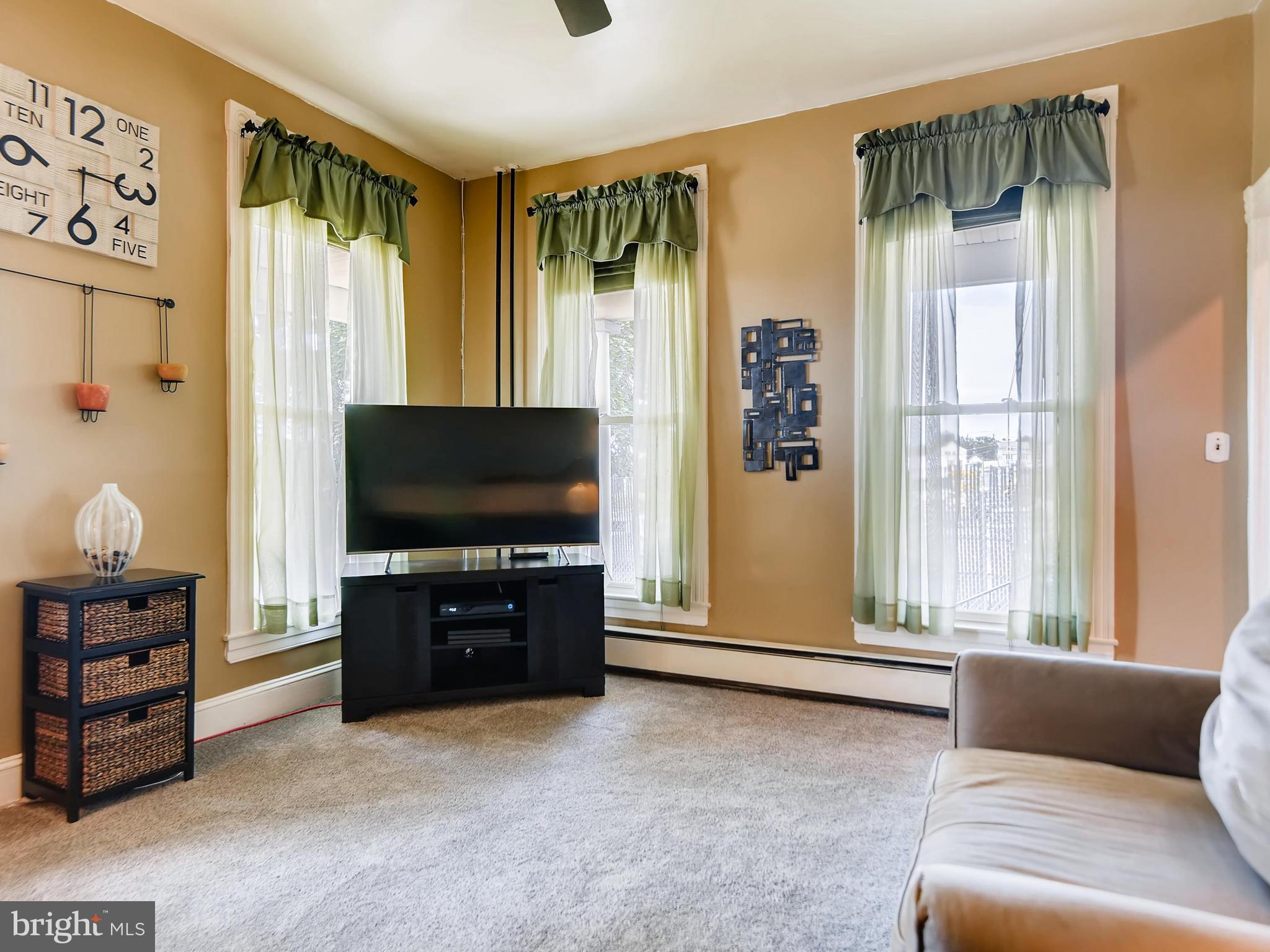 7524 Marks Avenue Nottingham, MD 21236 - Photo 5 of 27 LIVING ROOM