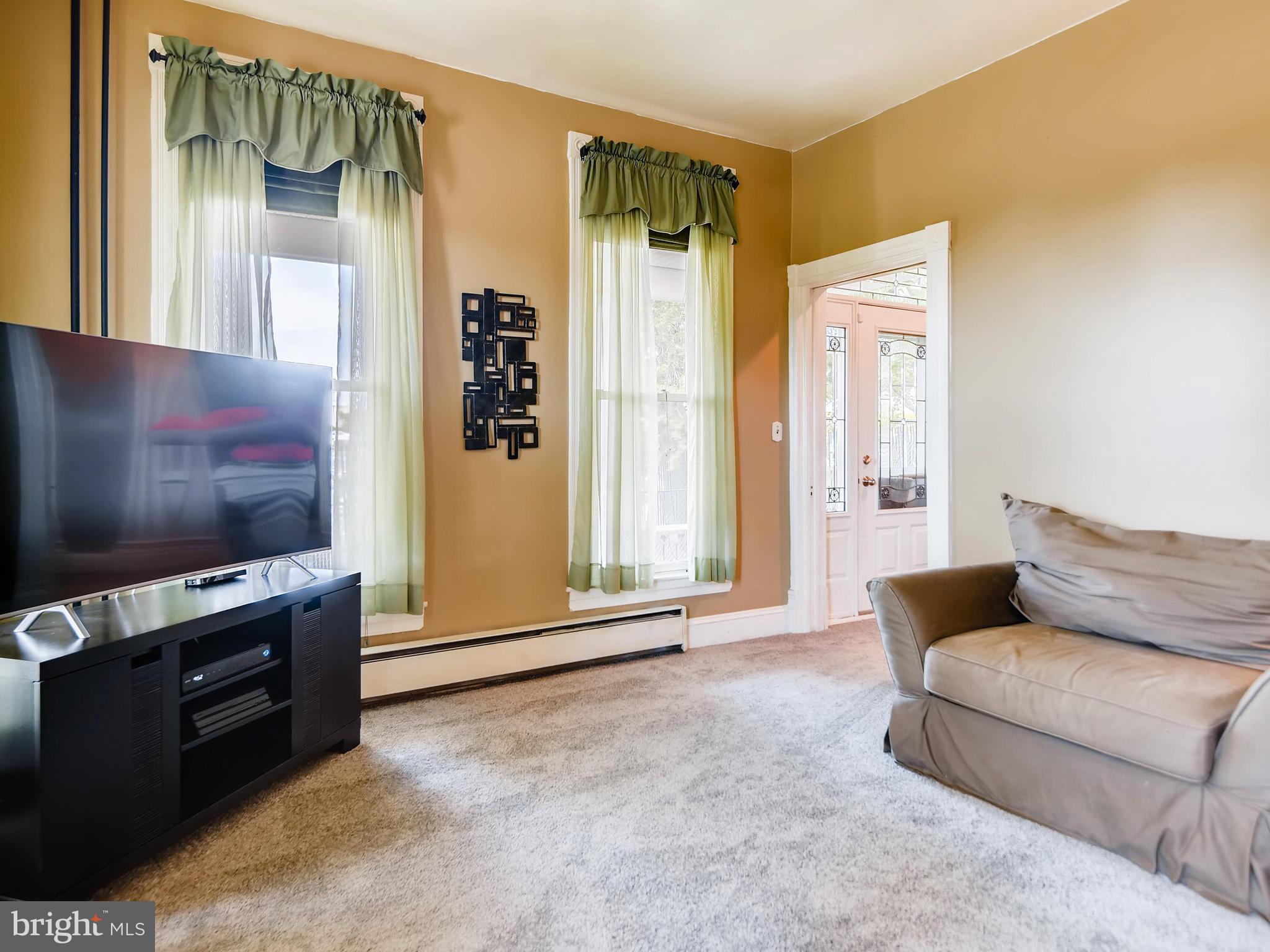 7524 Marks Avenue Nottingham, MD 21236 - Photo 6 of 27 LIVING ROOM