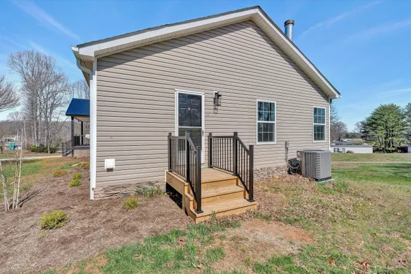 $649,900 | 200 Surber Drive, Moneta, VA 24121