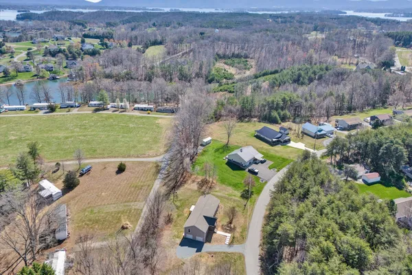 $649,900 | 200 Surber Drive, Moneta, VA 24121