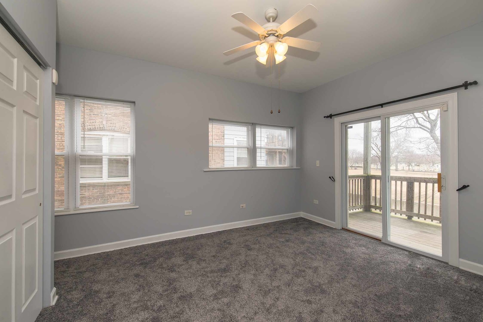 1628 West Juneway Terrace, Unit 2W Chicago, IL 60626 - Photo 15 of 23 an empty room with windows and fan