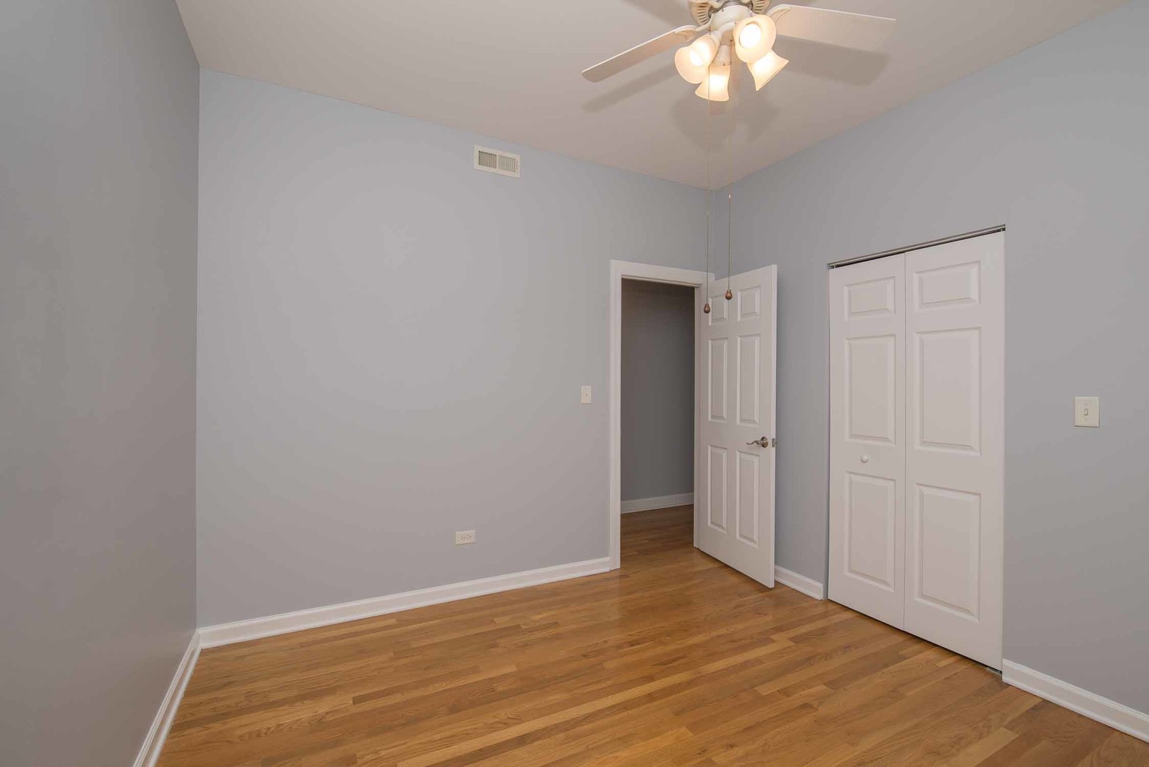 1628 West Juneway Terrace, Unit 2W Chicago, IL 60626 - Photo 20 of 23 a view of an empty room with wooden floor and a window
