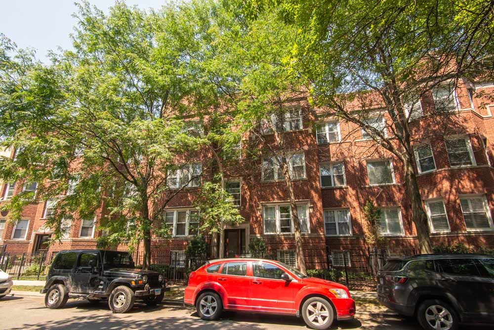 1628 West Juneway Terrace, Unit 2W Chicago, IL 60626 - Photo 3 of 23 a view of cars parked on a street