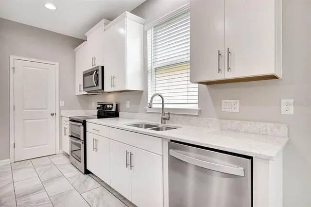 $2,700 | 11607 Blue Woods Drive, Riverview, FL 33569