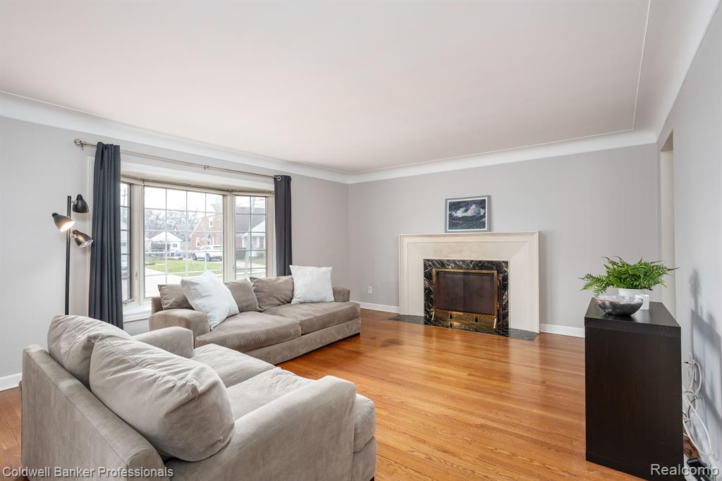 1485 Fairholme Road Grosse Pointe Woods, MI 48236 - Photo 5 of 40