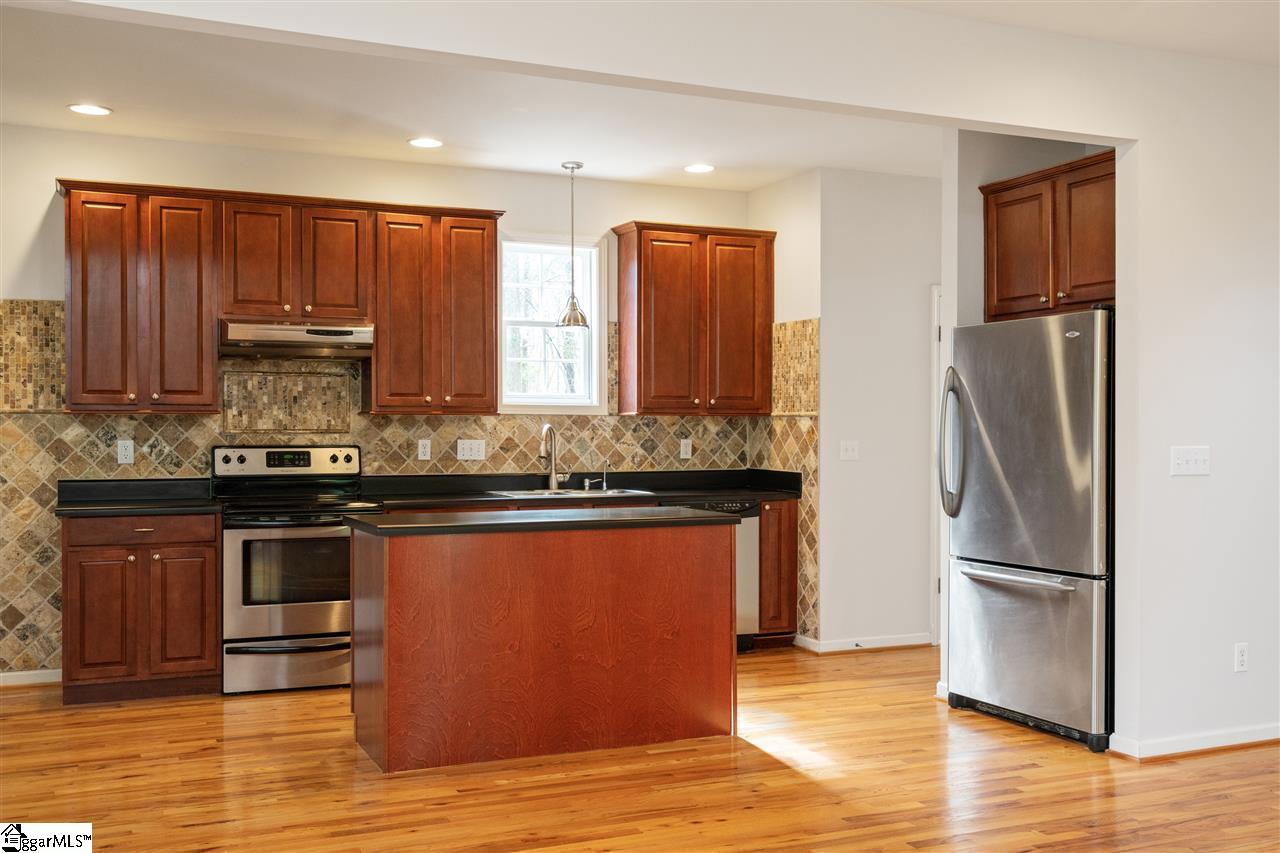 106 Ebaugh Avenue Greenville, SC 29607 - Photo 5 of 25 Gallery Image 5