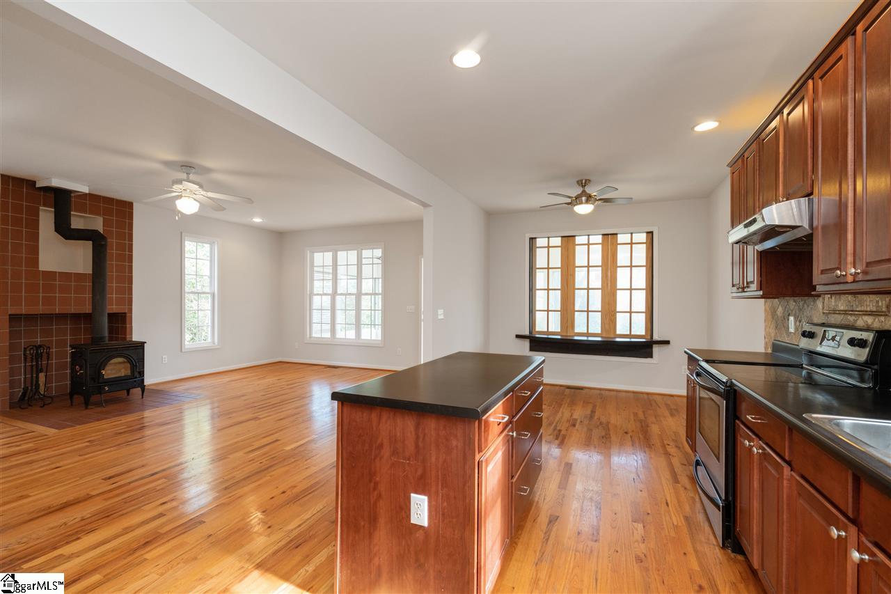 106 Ebaugh Avenue Greenville, SC 29607 - Photo 6 of 25 Gallery Image 6