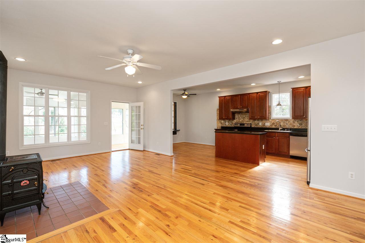 106 Ebaugh Avenue Greenville, SC 29607 - Photo 10 of 25 Gallery Image 10