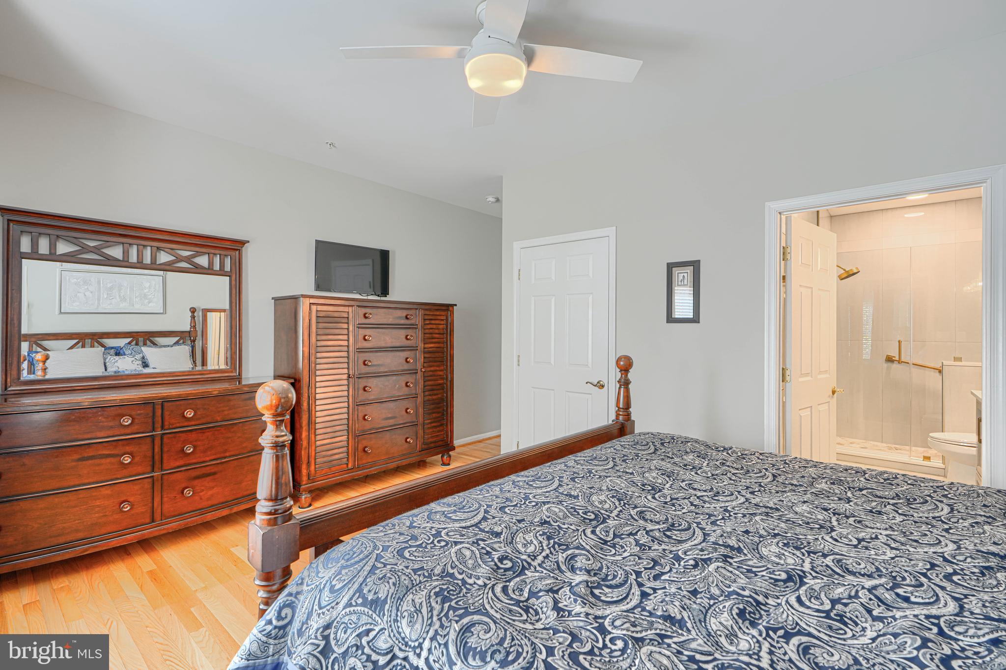 10765 Autumn Splendor Drive, Unit 52 Columbia, MD 21044 - Photo 17 of 29 Primary BR with CF and hardwoods