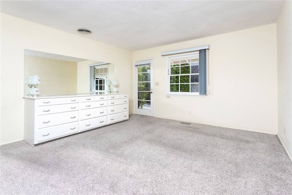 5211 Ocean View Boulevard La Canada Flintridge, CA 91011 - Photo 20 of 45 a view of bedroom with natural light