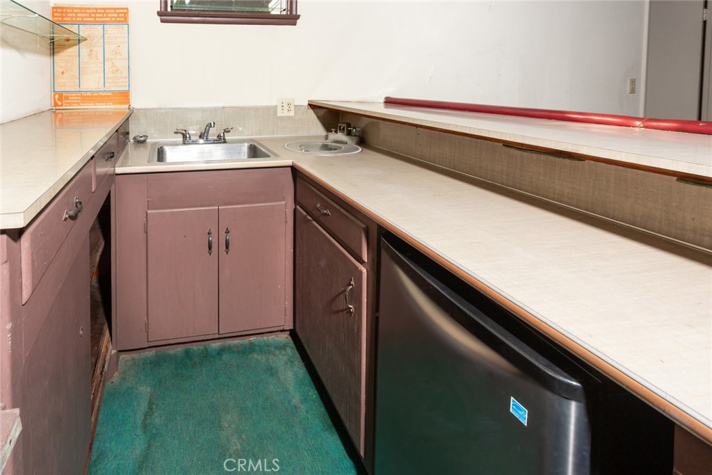 5211 Ocean View Boulevard La Canada Flintridge, CA 91011 - Photo 32 of 45 a utility room with washer and dryer