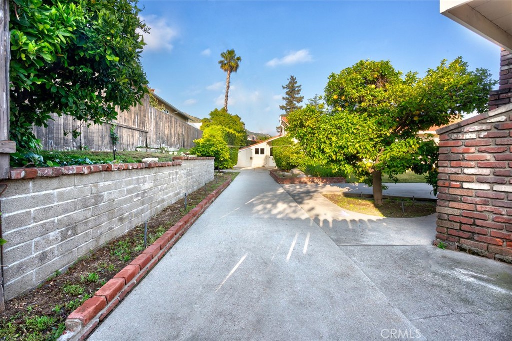 5211 Ocean View Boulevard La Canada Flintridge, CA 91011 - Photo 41 of 45 a view of a backyard