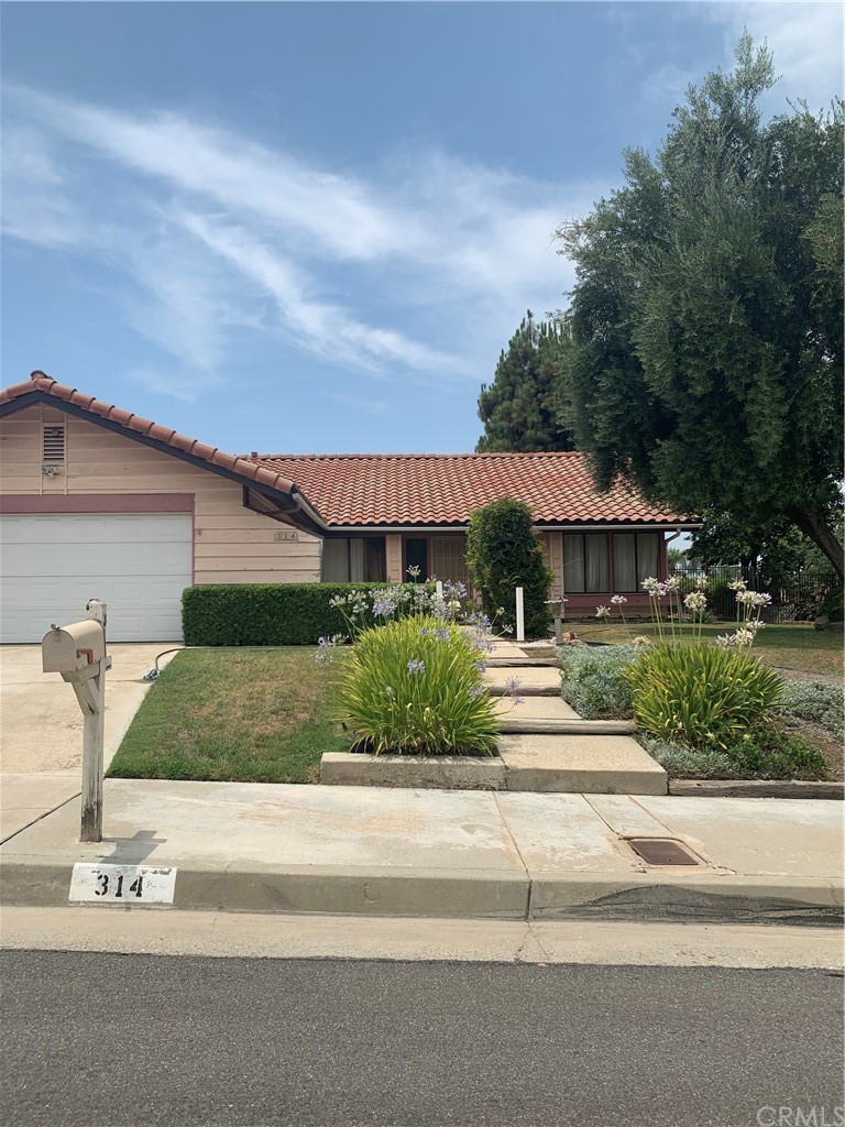 314 Brigette Court Redlands, CA 92374 - Photo 2 of 4