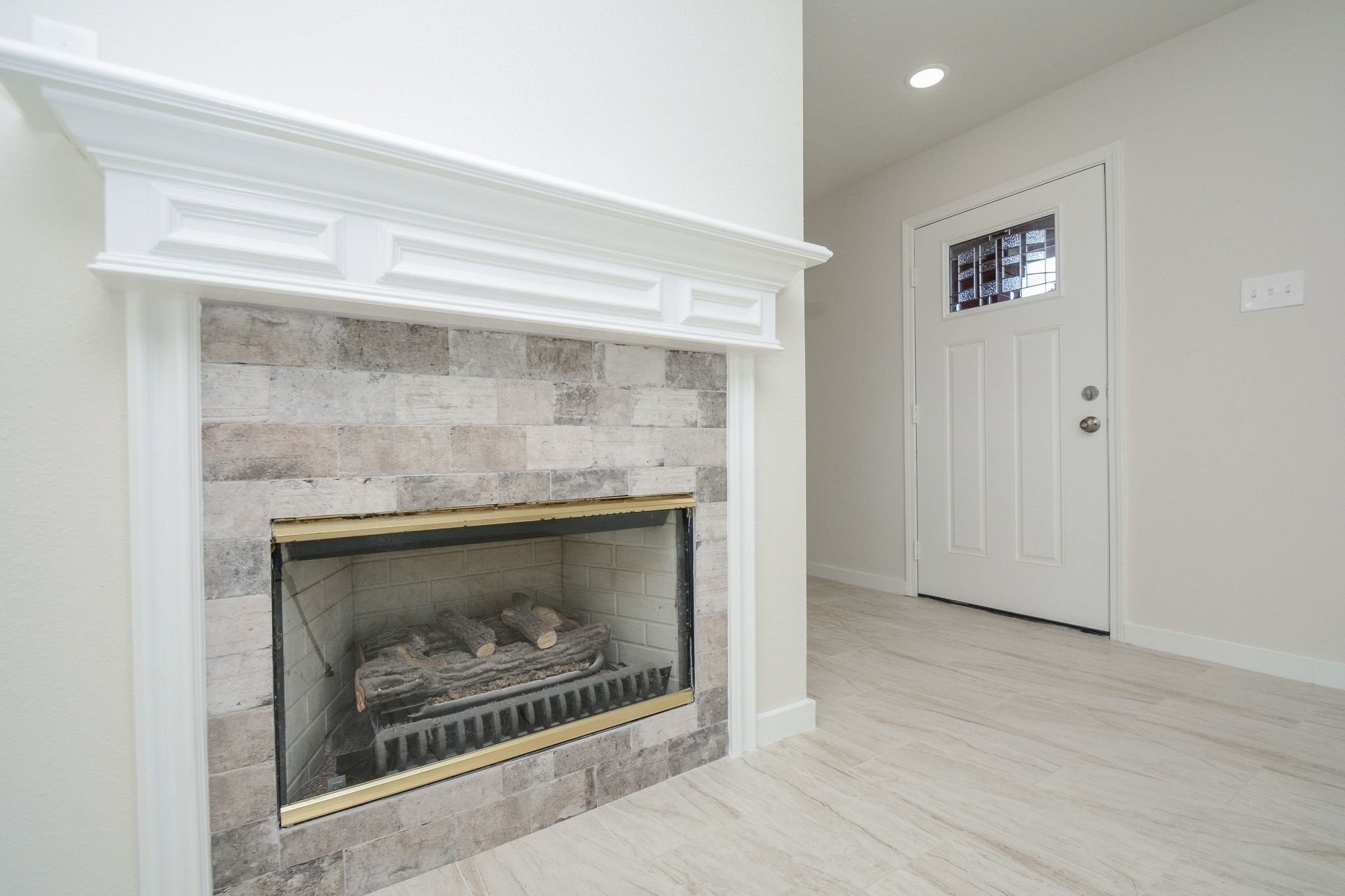 4903 South Lazy Ridge Drive Houston, TX 77053 - Photo 2 of 29 a living room with a fireplace