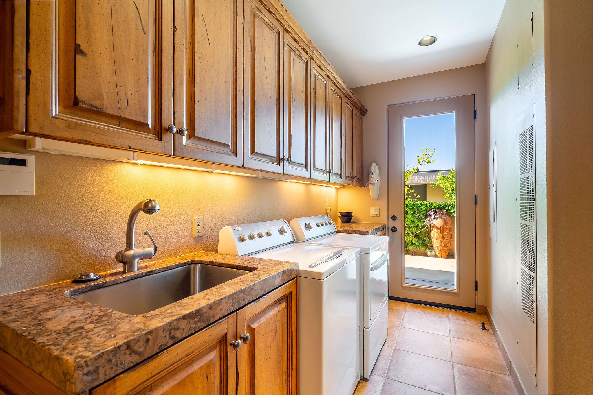 37551 Thompson Road Rancho Mirage, CA 92270 - Photo 15 of 48 Laundry