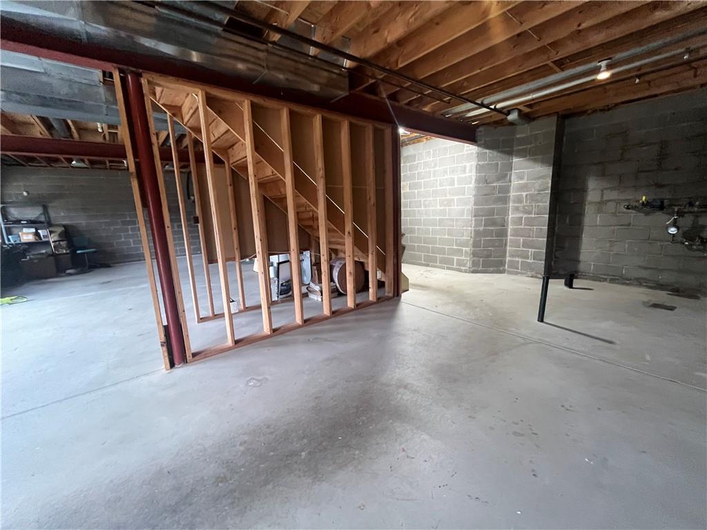 506 Princess Drive Elizabeth, PA 15037 - Photo 38 of 46 a view of an empty room with stairs