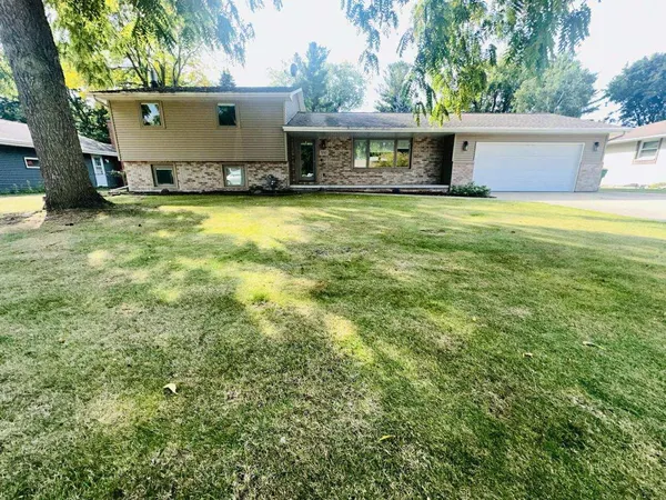 $353,500 | 550 Harvest Road, Green Bay, WI 54302