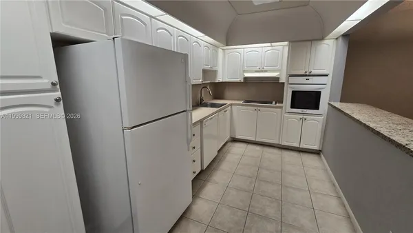 $1,850 | 19370 Collins Avenue, Unit 224, Sunny Isles Beach, FL 33160