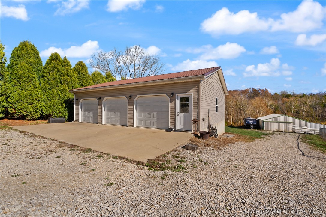 985 East Brown Road Pekin, IN 47165 - Photo 3 of 41 Gallery Image 3