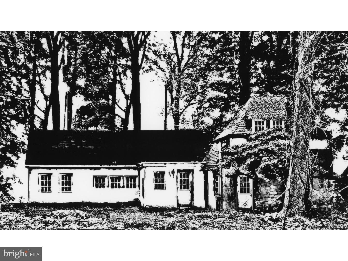 a black and white photo of a building