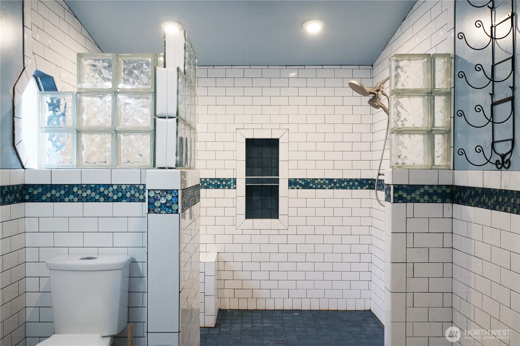 510 Duterrow Road Southeast, Unit 22 Lacey, WA 98513 - Photo 20 of 27 a bathroom with a shower