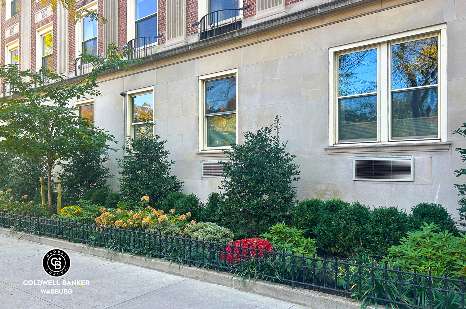1148 5th Avenue, Unit PARLOR/A Manhattan, NY 10128 - Photo 19 of 20 front view of a house with a yard