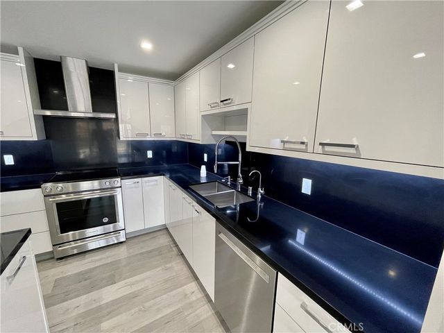 $4,495 | 23401 Park Sorrento, Unit 13, Calabasas, CA 91302