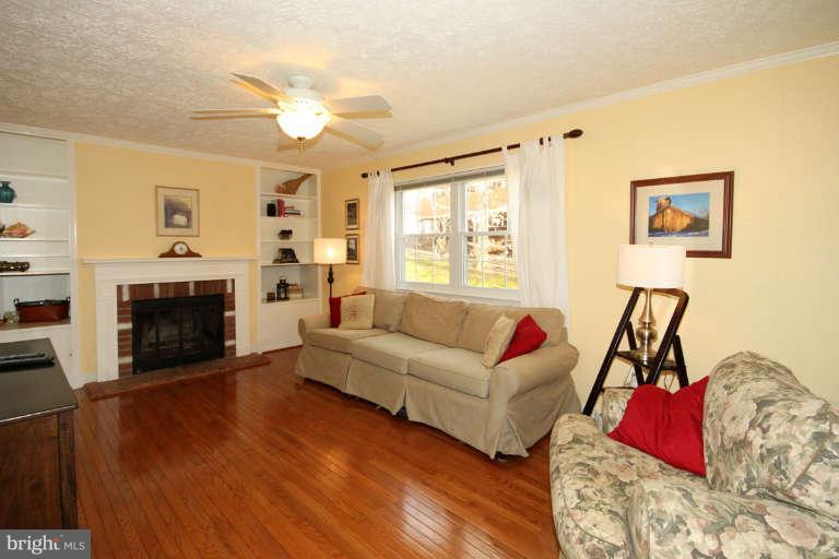9216 Beachway Lane Springfield, VA 22153 - Photo 12 of 25 Family Room