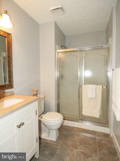 9216 Beachway Lane Springfield, VA 22153 - Photo 15 of 25 Bath (Master)