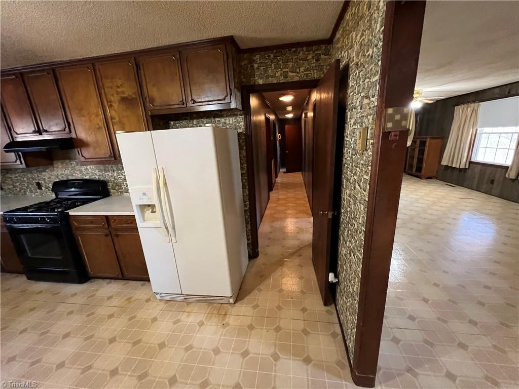 644 Crotts Road Mount Airy, NC 27030 - Photo 7 of 39 Gallery Image 7