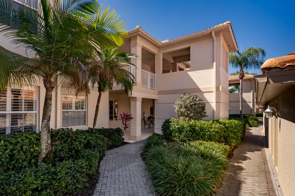 $315,000 | 3972 Bishopwood Court East, Unit 203, Naples, FL 34114
