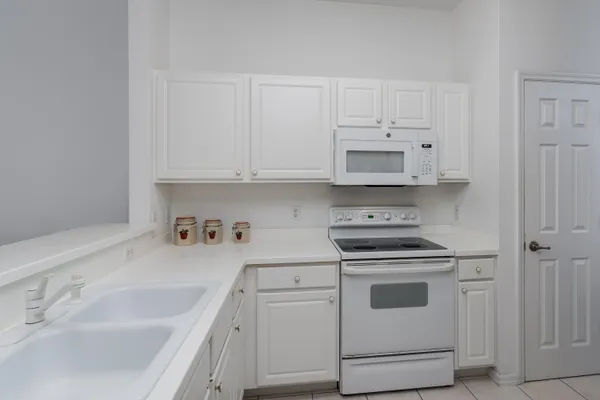 $315,000 | 3972 Bishopwood Court East, Unit 203, Naples, FL 34114