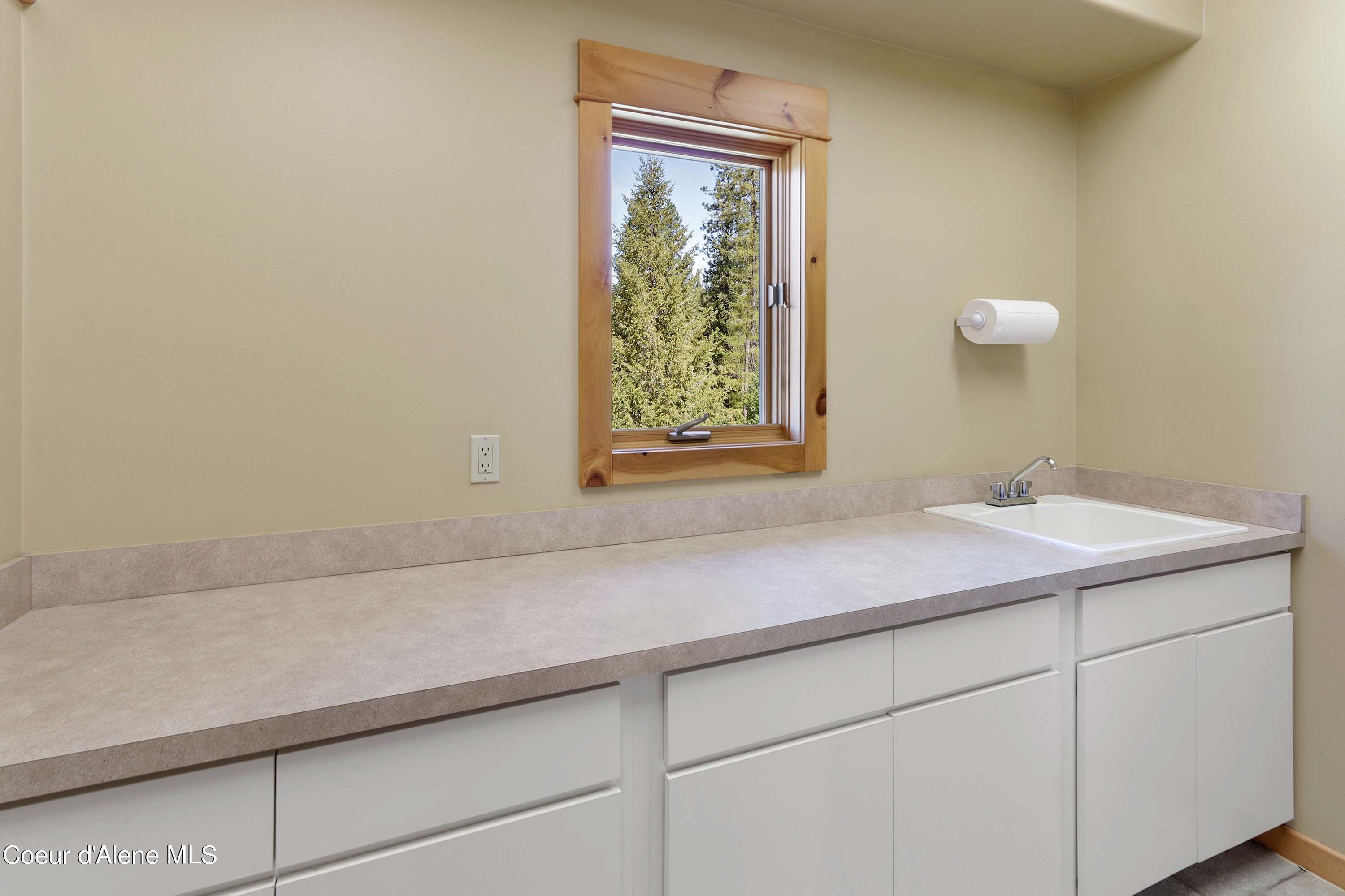 877 Heath Lake Road Sagle, ID 83860 - Photo 37 of 61 Laundry Area