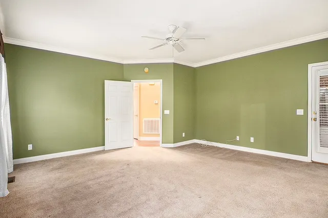 an empty room with a ceiling fan and closet area