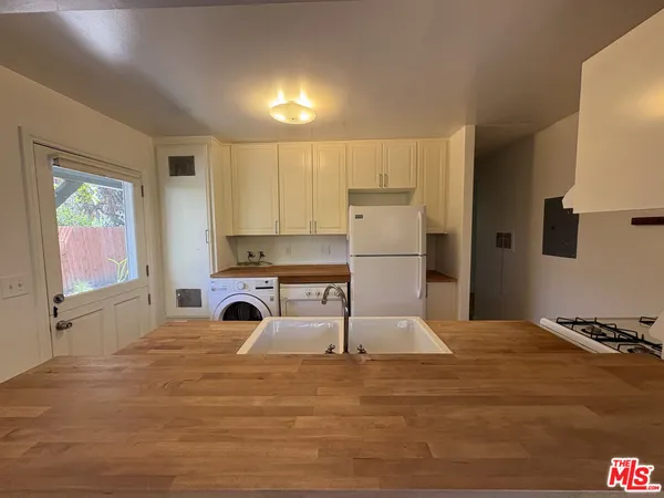 $3,750 | 748 East Kensington Road, Los Angeles, CA 90026