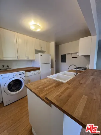 $3,750 | 748 East Kensington Road, Los Angeles, CA 90026