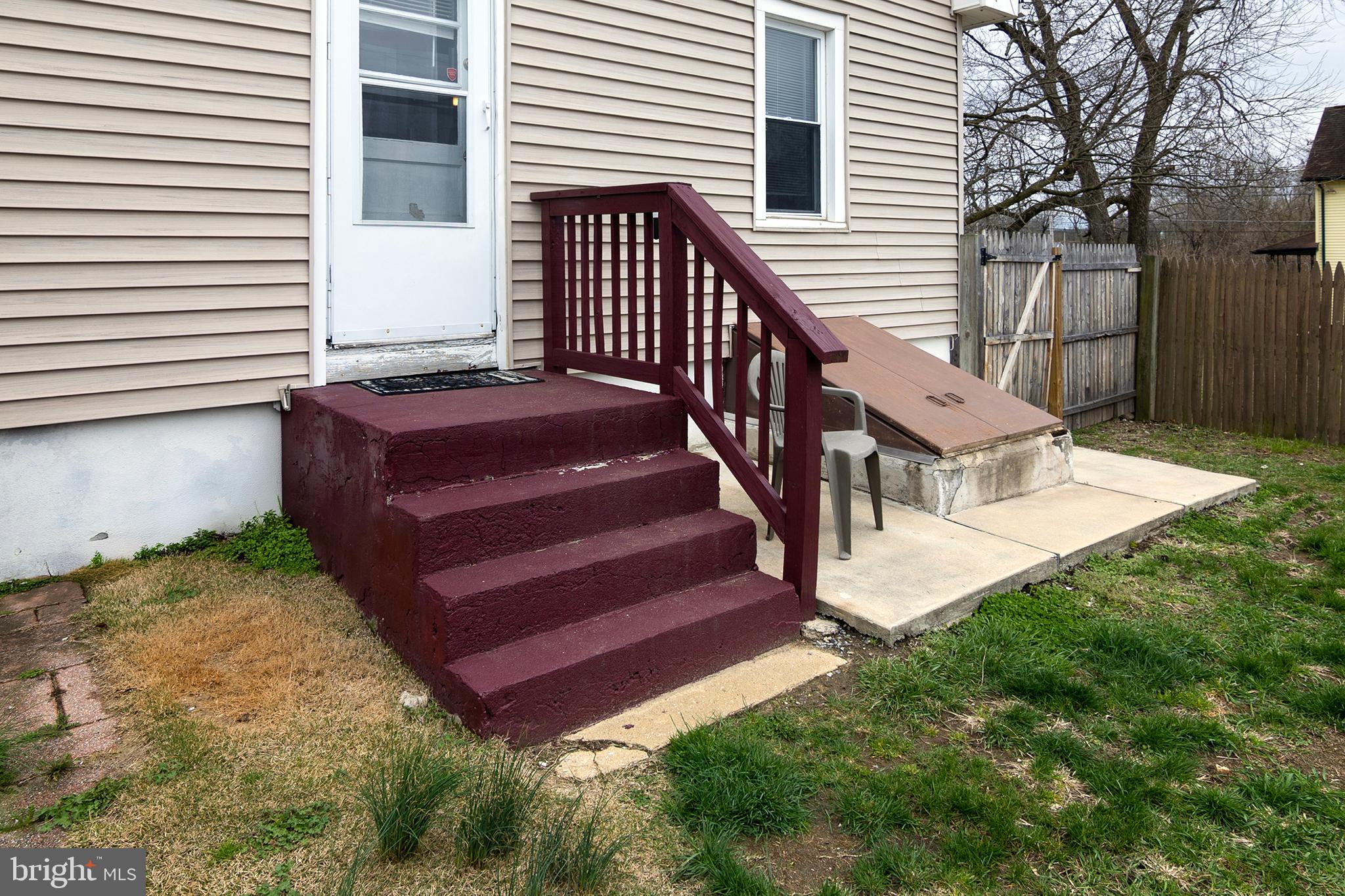 211 Chestnut Street Glendora, NJ 08029 - Photo 30 of 34 a view of a backyard with a deck