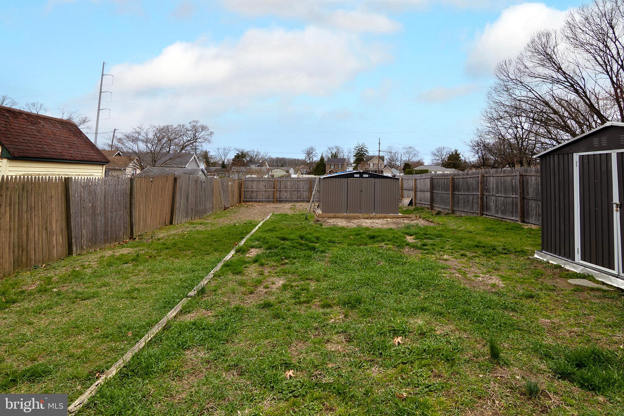 211 Chestnut Street Glendora, NJ 08029 - Photo 31 of 34 a view of a backyard with a tree