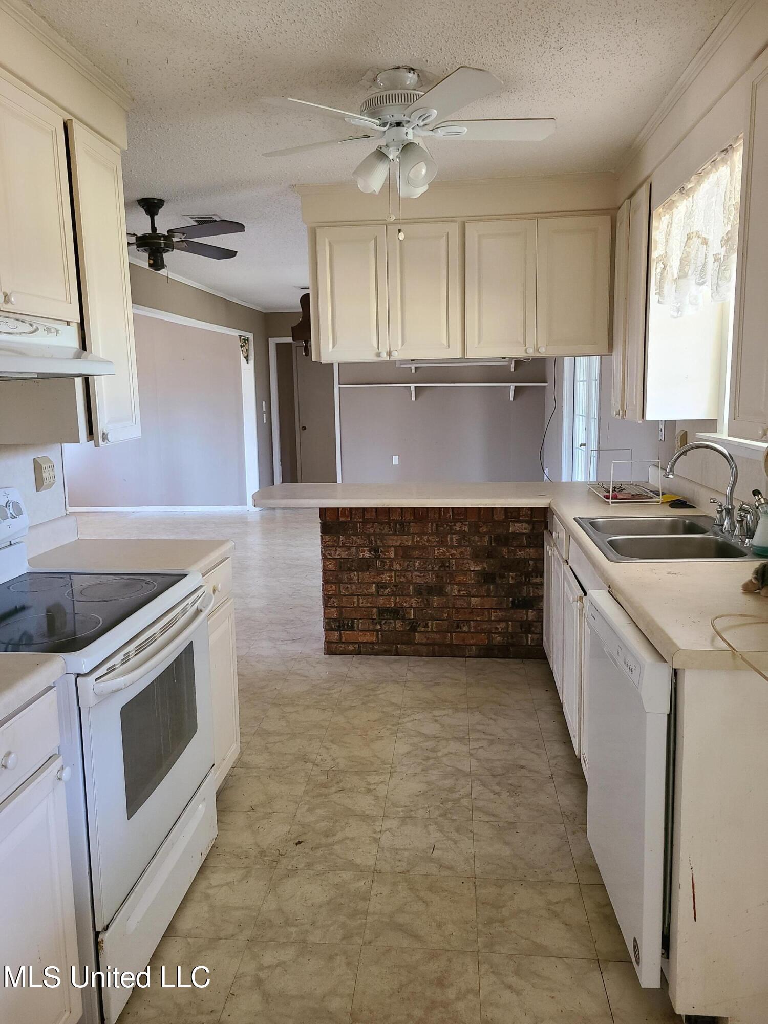 11252 Old Kiln Road Picayune, MS 39466 - Photo 9 of 27 Kitchen