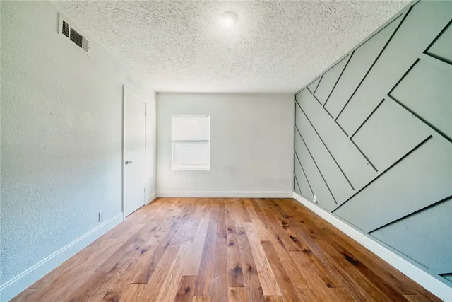 $353,000 | 4913 West 43rd Street, Houston, TX 77092