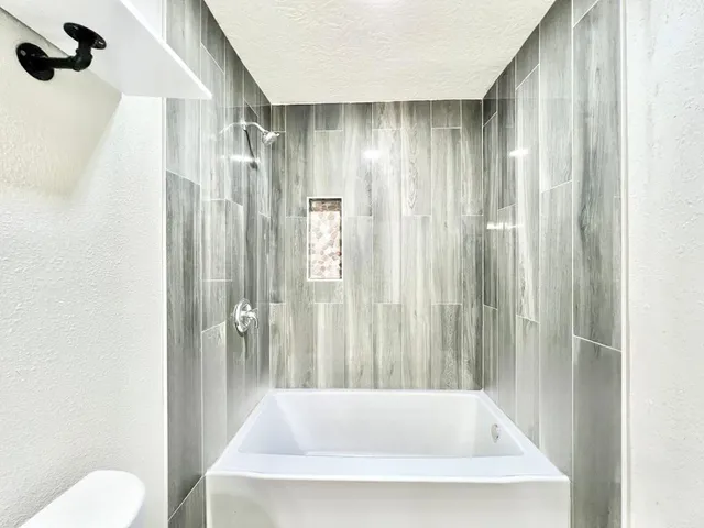 $353,000 | 4913 West 43rd Street, Houston, TX 77092