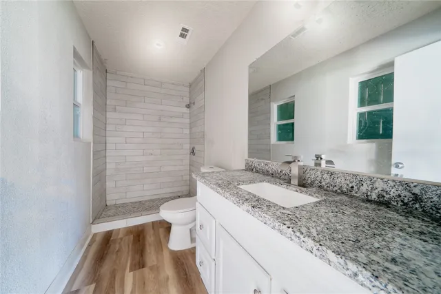 $353,000 | 4913 West 43rd Street, Houston, TX 77092