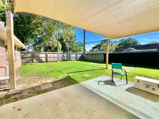 $353,000 | 4913 West 43rd Street, Houston, TX 77092